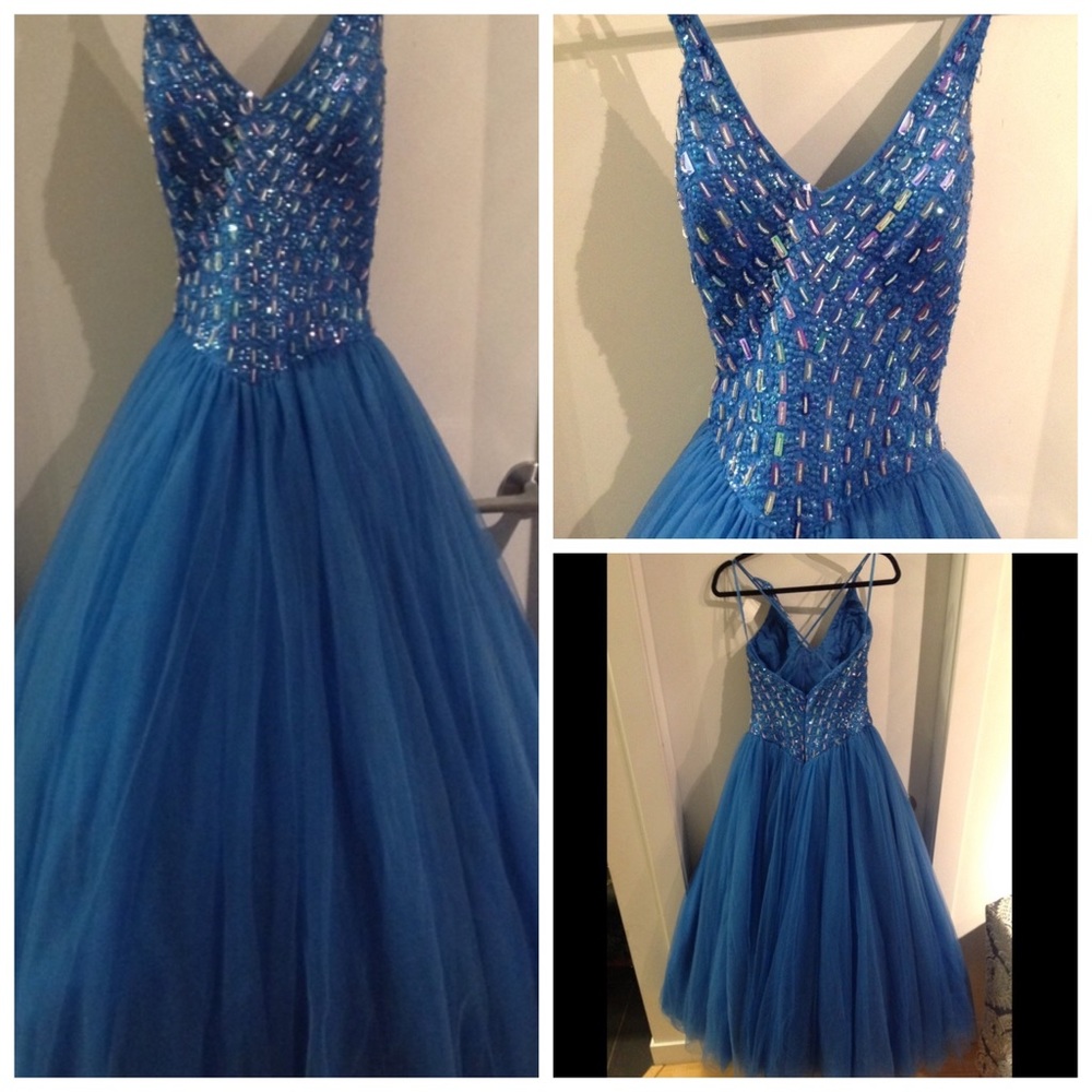 GORGEOUS GOWN M FIT- ⭐️ 1 OF A KIND
